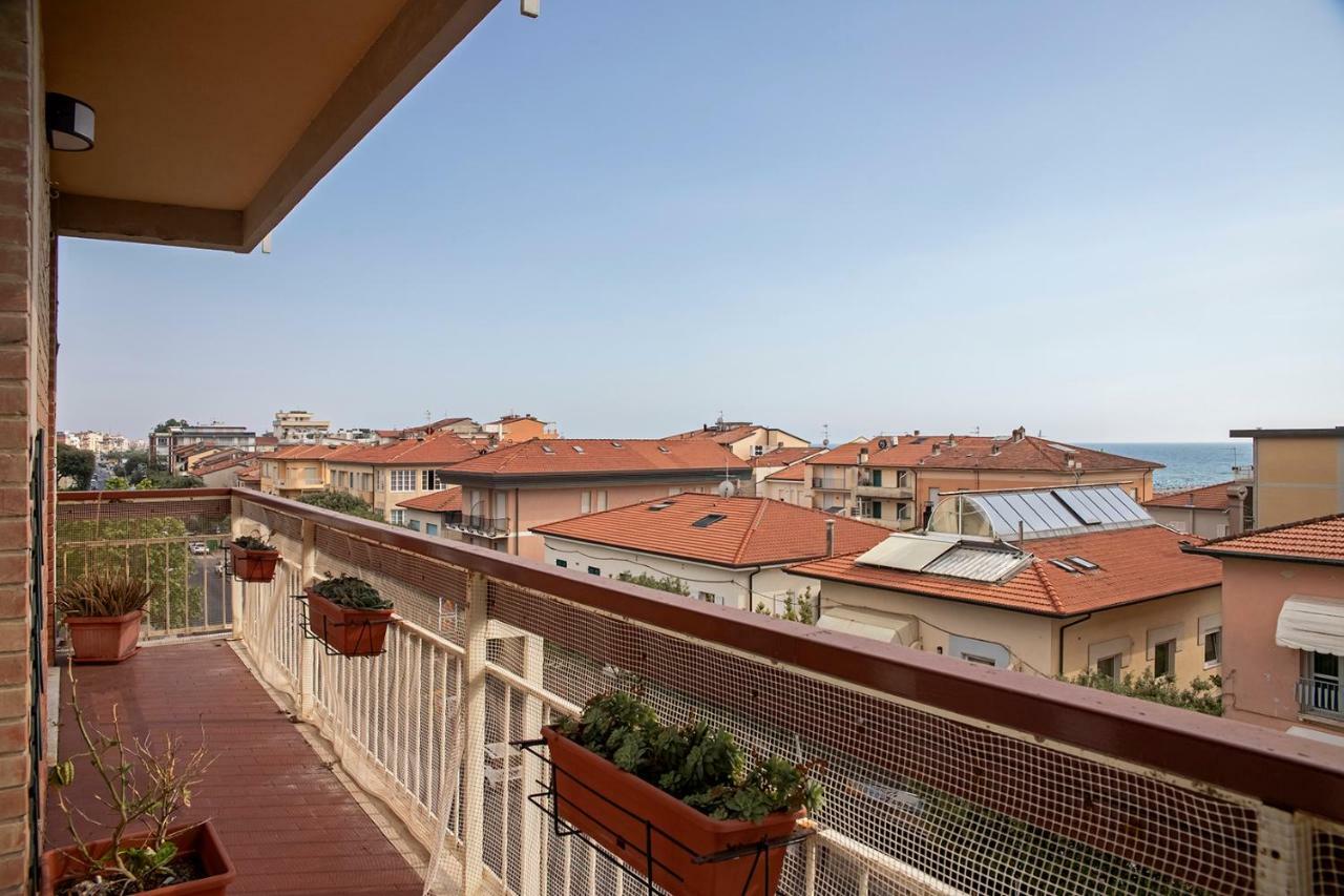 Appartamento Alex Vista Mare Lido di Camaiore Exterior foto